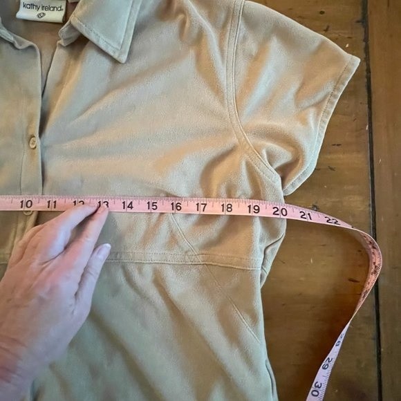 Vintage Kathy Ireland Faux Suede Button Down Shirt, Soft Tan Festival Size L - Picture 6 of 7